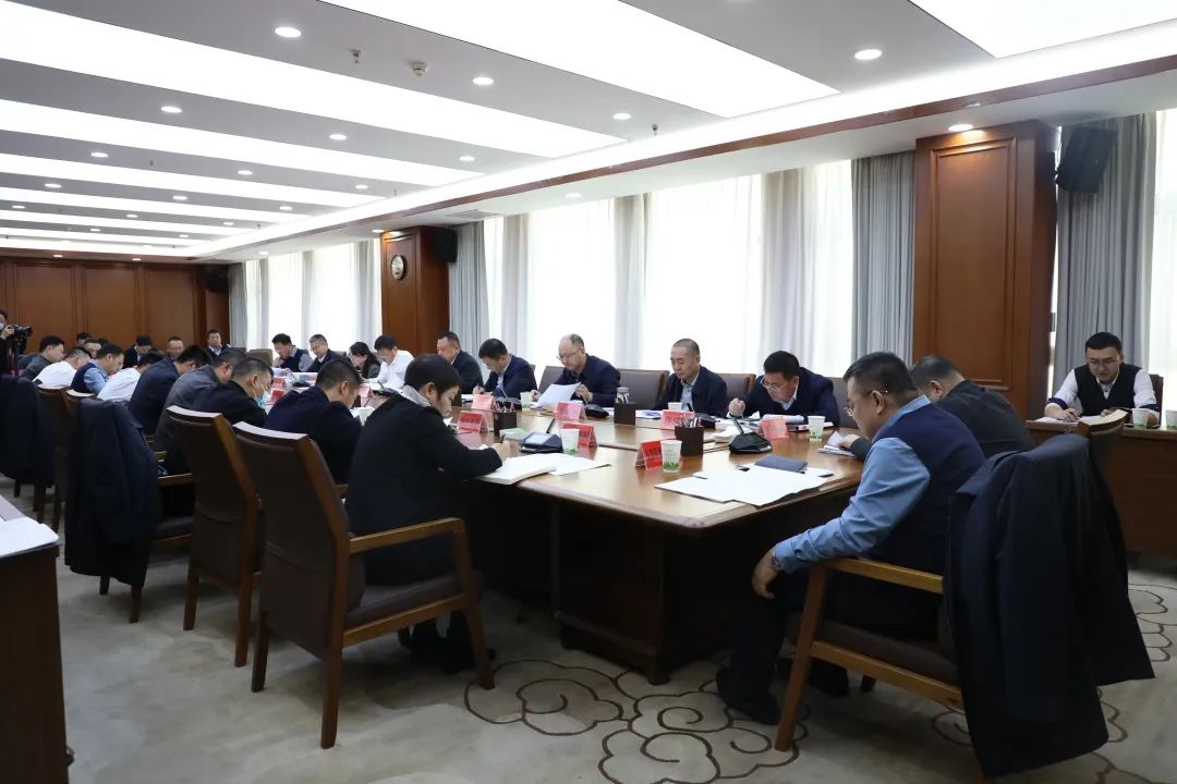 区政府召开常务会议.jpg